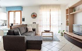 Casti - Appartamento Mm3 Comasina